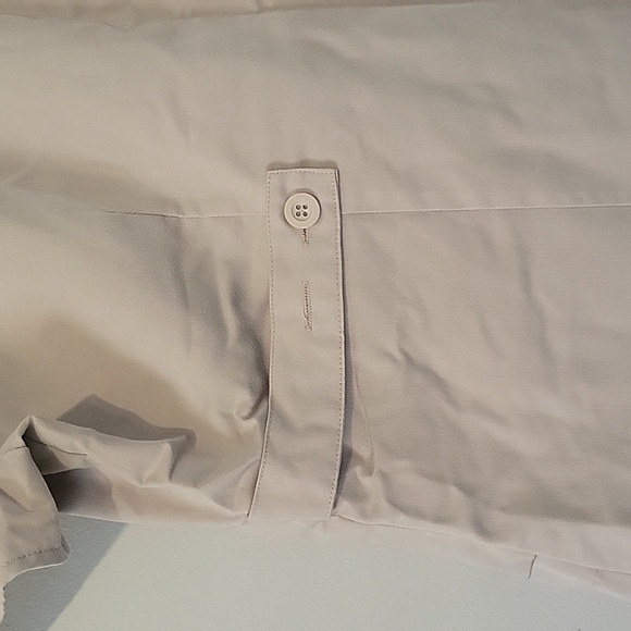 2/$15 Greys Anatomy 3 pocket Mock Wrap in Beige - Picture 4 of 6